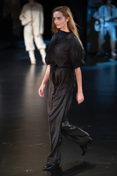 Look 19